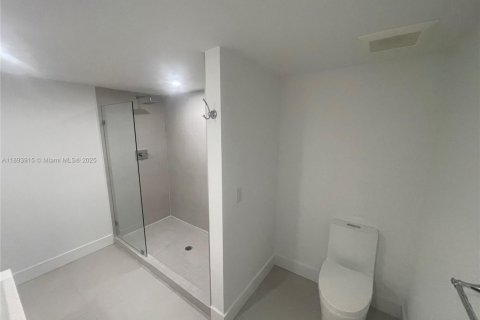 Condominio en alquiler en North Miami Beach, Florida, 2 dormitorios, 83.89 m2 № 2012398 - foto 14