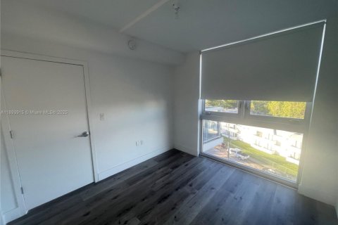 Condominio en alquiler en North Miami Beach, Florida, 2 dormitorios, 83.89 m2 № 2012398 - foto 7