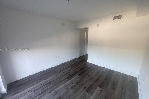 Condominio en alquiler en North Miami Beach, Florida, 2 dormitorios, 83.89 m2 № 2012398 - foto 11