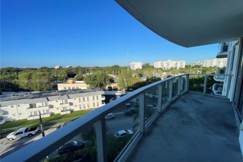 Condominio en alquiler en North Miami Beach, Florida, 2 dormitorios, 83.89 m2 № 2012398 - foto 17