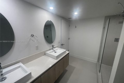 Condominio en alquiler en North Miami Beach, Florida, 2 dormitorios, 83.89 m2 № 2012398 - foto 15