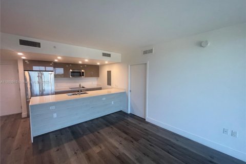 Condominio en alquiler en North Miami Beach, Florida, 2 dormitorios, 83.89 m2 № 2012398 - foto 2