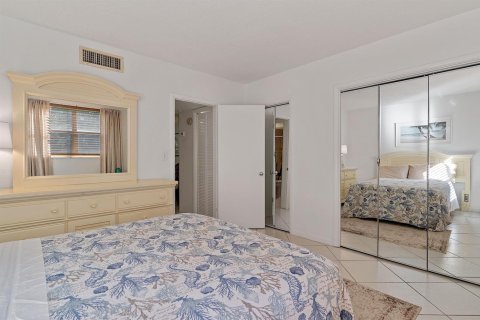 Condo in Palm Beach, Florida, 1 bedroom  № 2192349 - photo 16