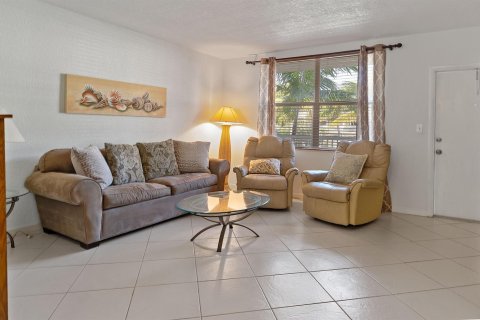 Condo in Palm Beach, Florida, 1 bedroom  № 2192349 - photo 5