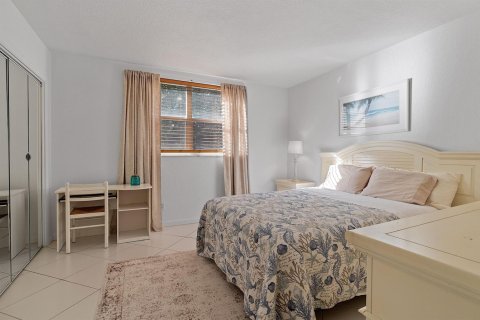 Condo in Palm Beach, Florida, 1 bedroom  № 2192349 - photo 14