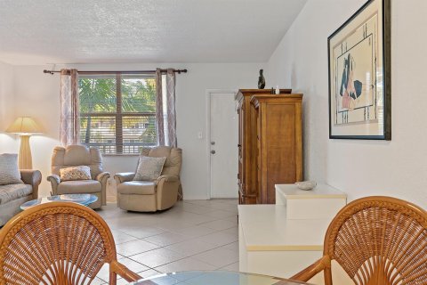 Condo in Palm Beach, Florida, 1 bedroom  № 2192349 - photo 10