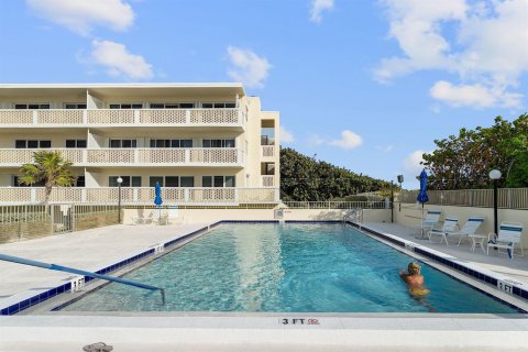 Condo in Palm Beach, Florida, 1 bedroom  № 2192349 - photo 20