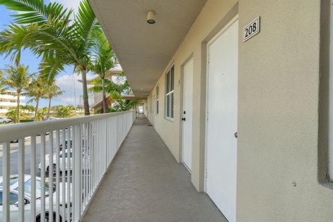 Condo in Palm Beach, Florida, 1 bedroom  № 2192349