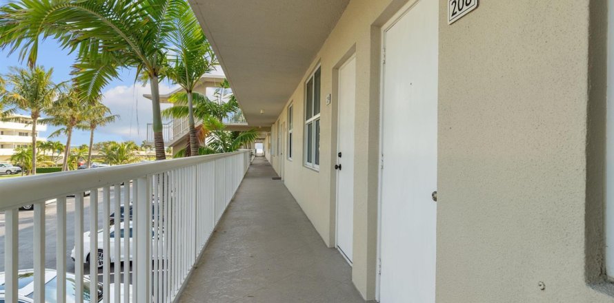 Condo in Palm Beach, Florida, 1 bedroom  № 2192349