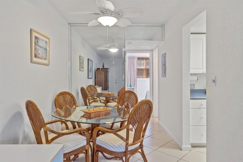 Condo in Palm Beach, Florida, 1 bedroom  № 2192349 - photo 7