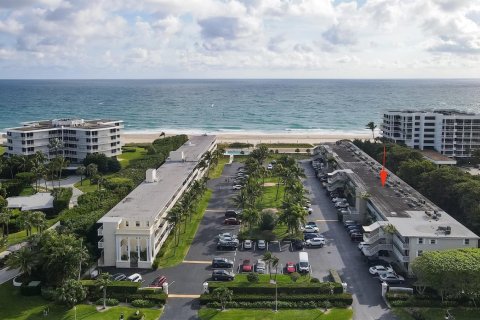 Condo in Palm Beach, Florida, 1 bedroom  № 2192349 - photo 2