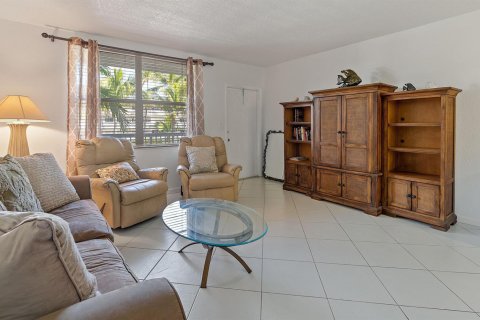 Condo in Palm Beach, Florida, 1 bedroom  № 2192349 - photo 6