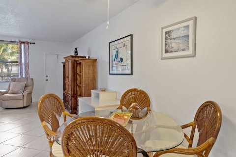 Condo in Palm Beach, Florida, 1 bedroom  № 2192349 - photo 9