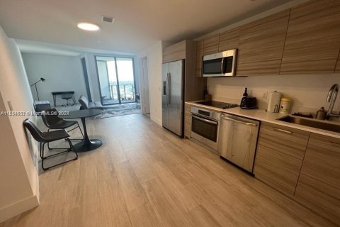 Condo in Miami, Florida, 1 bedroom  № 1859919 - photo 1