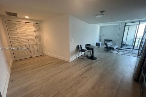 Condo in Miami, Florida, 1 bedroom  № 1859919 - photo 4