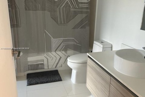 Condo in Miami, Florida, 1 bedroom  № 1859919 - photo 10