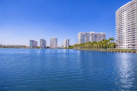 Купить кондоминиум в Авентура, Флорида 1 комната, 96.9м2, № 2085806 - фото 27