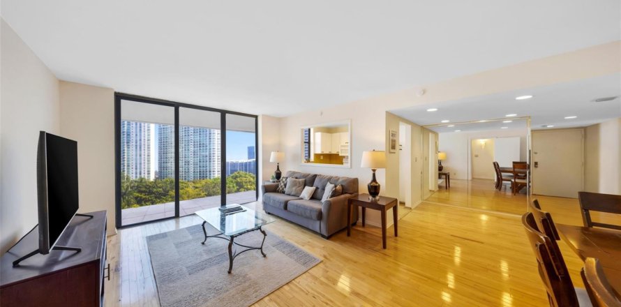 Кондоминиум с 1 комнатой в Авентура, Флорида № 2085806