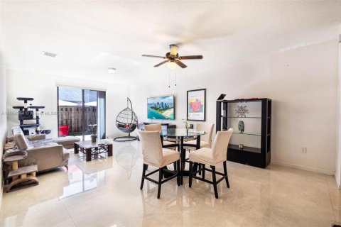 House in Cutler Bay, Florida 5 bedrooms, 270.9 sq.m. № 1882050 - photo 16