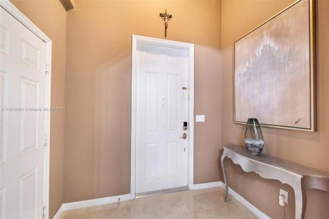 House in Cutler Bay, Florida 5 bedrooms, 270.9 sq.m. № 1882050 - photo 13