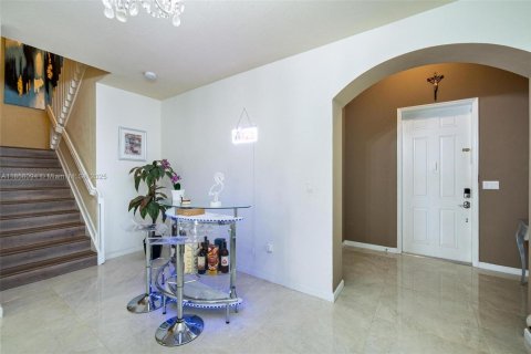 House in Cutler Bay, Florida 5 bedrooms, 270.9 sq.m. № 1882050 - photo 12
