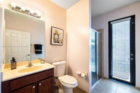 House in Cutler Bay, Florida 5 bedrooms, 270.9 sq.m. № 1882050 - photo 25