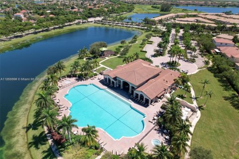 House in Cutler Bay, Florida 5 bedrooms, 270.9 sq.m. № 1882050 - photo 19