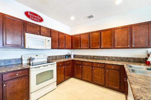 House in Cutler Bay, Florida 5 bedrooms, 270.9 sq.m. № 1882050 - photo 21