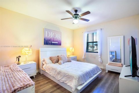 House in Cutler Bay, Florida 5 bedrooms, 270.9 sq.m. № 1882050 - photo 28