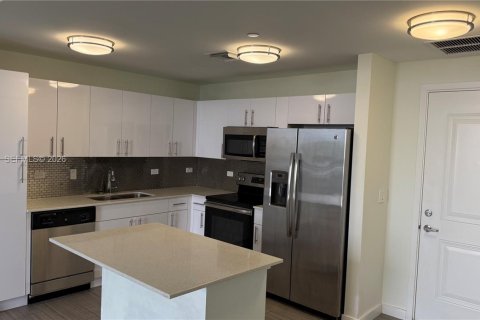 Condo in Hollywood, Florida, 1 bedroom  № 1998330 - photo 3