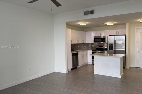 Condo in Hollywood, Florida, 1 bedroom  № 1998330 - photo 6