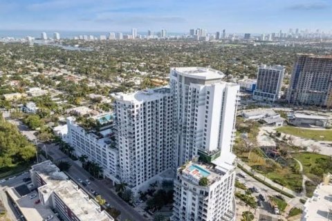 Condo in Hollywood, Florida, 1 bedroom  № 1998330 - photo 2