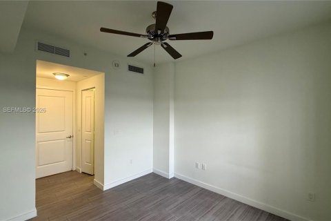 Condo in Hollywood, Florida, 1 bedroom  № 1998330 - photo 8