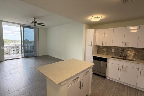 Condo in Hollywood, Florida, 1 bedroom  № 1998330 - photo 4
