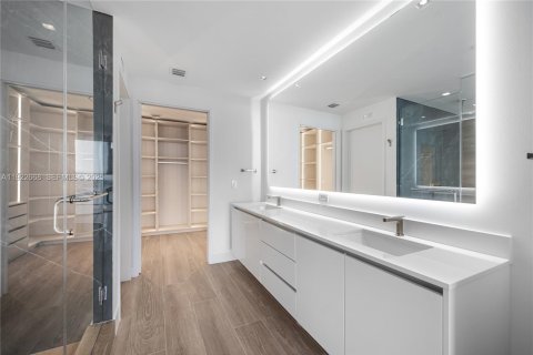 Copropriété à louer à Miami, Floride: 4 chambres, 240.06 m2 № 1982574 - photo 13