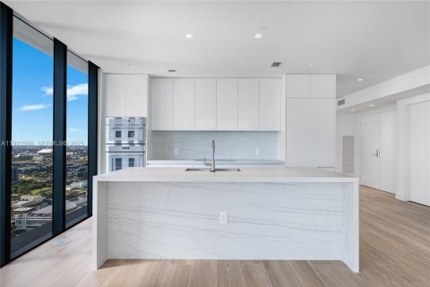 Copropriété à louer à Miami, Floride: 4 chambres, 240.06 m2 № 1982574 - photo 6