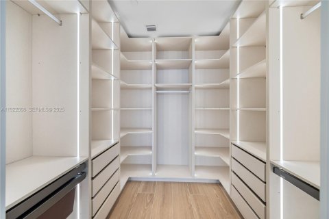 Copropriété à louer à Miami, Floride: 4 chambres, 240.06 m2 № 1982574 - photo 14