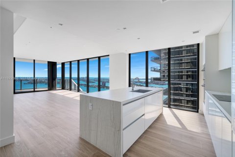 Copropriété à louer à Miami, Floride: 4 chambres, 240.06 m2 № 1982574 - photo 2