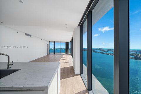 Copropriété à louer à Miami, Floride: 4 chambres, 240.06 m2 № 1982574 - photo 5
