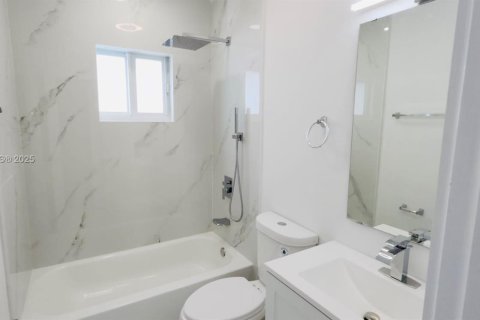 Casa en venta en Miami, Florida, 3 dormitorios, 129.51 m2 № 1762601 - foto 12