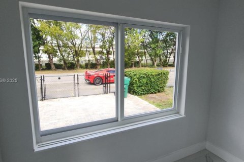 Casa en venta en Miami, Florida, 3 dormitorios, 129.51 m2 № 1762601 - foto 7