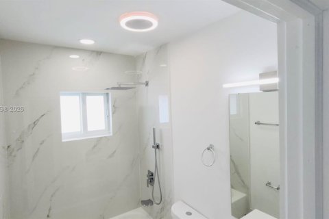 Casa en venta en Miami, Florida, 3 dormitorios, 129.51 m2 № 1762601 - foto 22