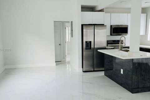 Casa en venta en Miami, Florida, 3 dormitorios, 129.51 m2 № 1762601 - foto 3