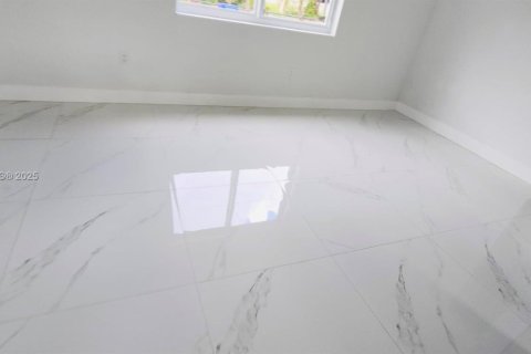 Casa en venta en Miami, Florida, 3 dormitorios, 129.51 m2 № 1762601 - foto 11