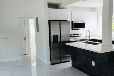 Casa en venta en Miami, Florida, 3 dormitorios, 129.51 m2 № 1762601 - foto 4