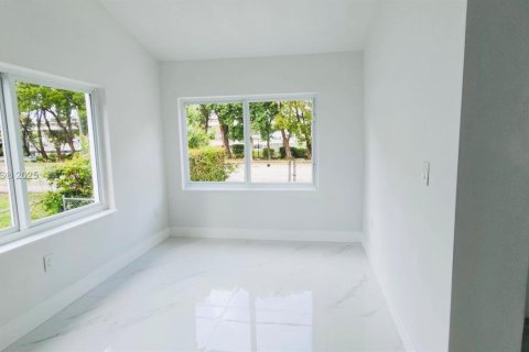 Casa en venta en Miami, Florida, 3 dormitorios, 129.51 m2 № 1762601 - foto 9