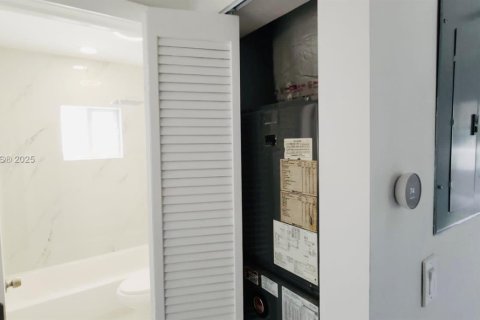 Casa en venta en Miami, Florida, 3 dormitorios, 129.51 m2 № 1762601 - foto 6