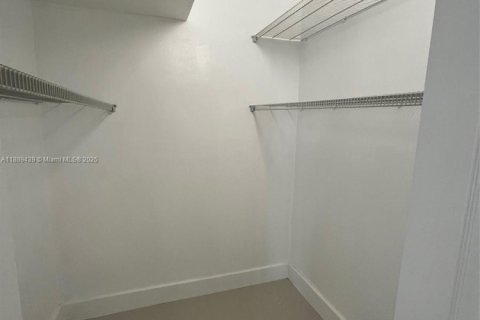 Снять в аренду кондоминиум в Авентура, Флорида 2 спальни, 97.45м2, № 1941419 - фото 13