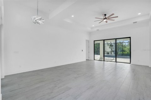 House in Port Charlotte, Florida 4 bedrooms, 178.09 sq.m. № 2215235 - photo 14