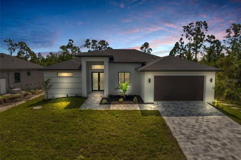 House in Port Charlotte, Florida 4 bedrooms, 178.09 sq.m. № 2215235 - photo 3